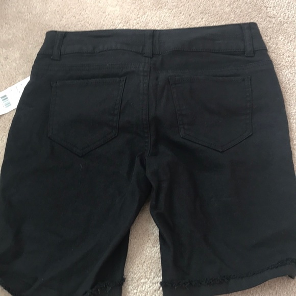 black regular rise bermuda shorts with two buttons - Picture 2 of 3